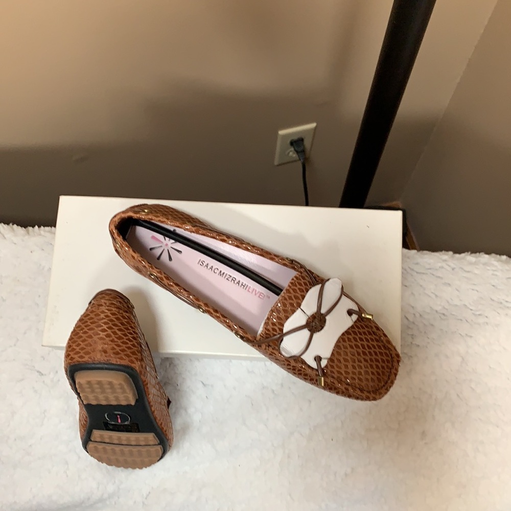 6 wide Isaac mizrahi loafer chestnut - Picture 9 of 11